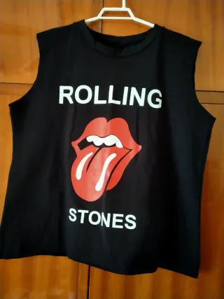 Conjunto de camiseta y pantalón negro