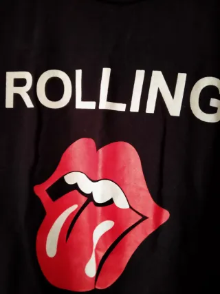 Conjunto de camiseta y pantalón negro