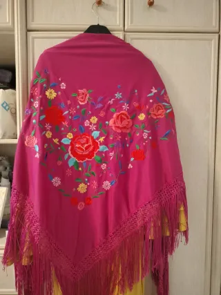 Vestido Sevillanas color amarillo mostaza.