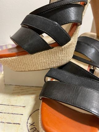Sandalias Bimba y Lola Negras y Marrones