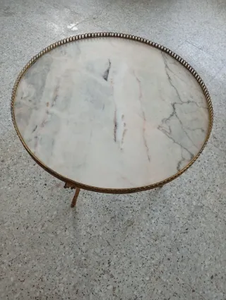 Tavolo da centro dorato e in marmo