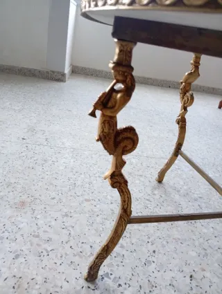 Tavolo da centro dorato e in marmo