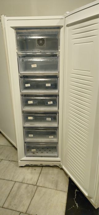 4 Congeladores y 1 Nevera hosteleria