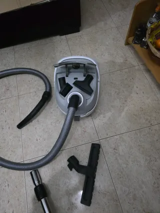 Aspiradora Nilfisk One Gris