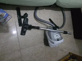 Aspiradora Nilfisk One Gris