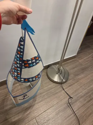 Lámpara de pie y lámpara juvenil de techo