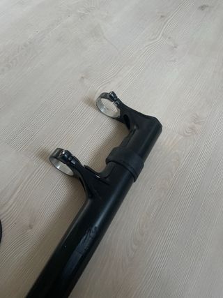 Suspensão Lefty 2.0 DANIFICADA