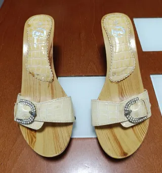 Zuecos de tacón mujer Bata.