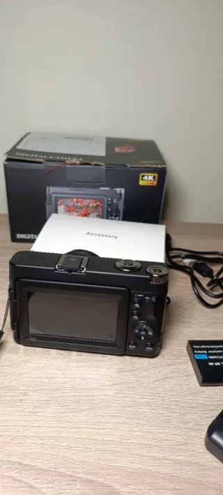 Cámara Digital WiFi 4K 64MP Pantalla Abatible