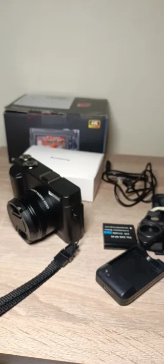 Cámara Digital WiFi 4K 64MP Pantalla Abatible