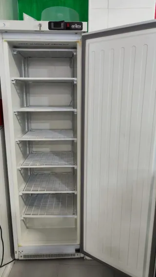 Congelador vertical Arillex