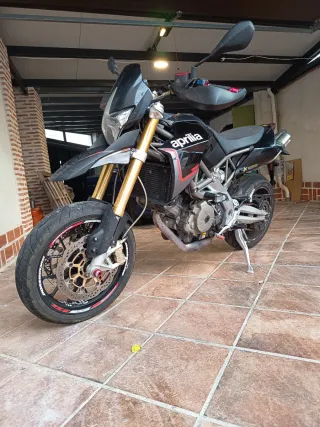 Aprilia Dorsoduro 750 Supermoto