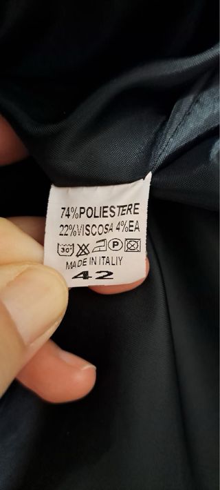 Giacca nera con taschino e bottoni