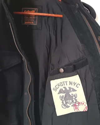 Abrigo militar Schott NYC azul muy oscuro.