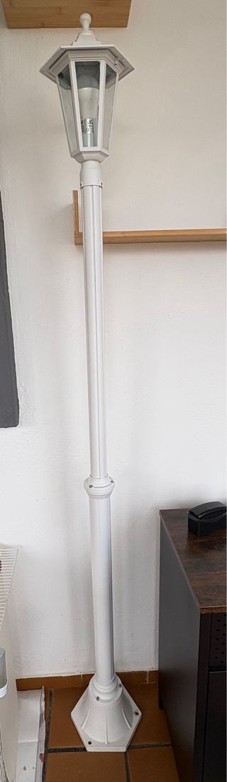 Farola de jardín blanca 1