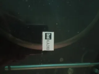 Tocadiscos y altavoces negros