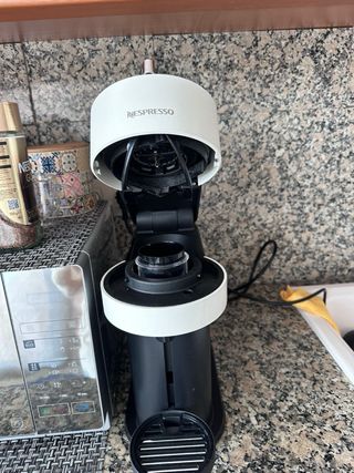 Cafetera Nespresso DeLonghi Blanca