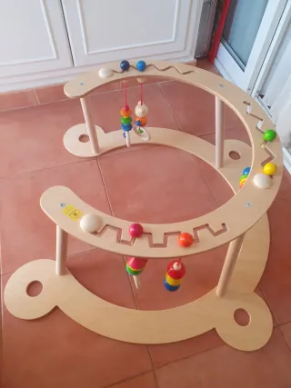 Andador y arco de juegos madera bebé