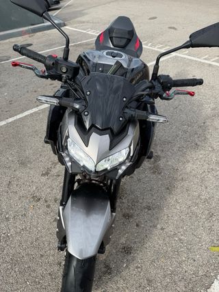 Kawasaki Z900 A2 Negra y Roja