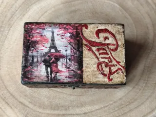 Caja de madera decorada París