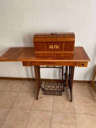 Máquina de coser Alfa pedal mueble vintage