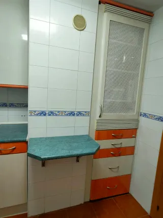 Muebles de cocina madera y plástico