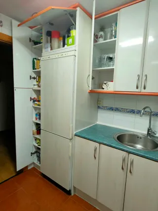 Muebles de cocina madera y plástico