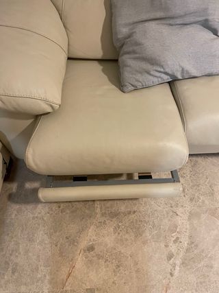 Sofá de piel blanco