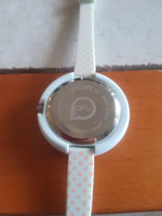 Reloj de pulsera Objects blanco y puntos rosa