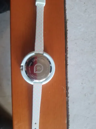 Reloj de pulsera Objects blanco y puntos rosa