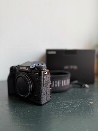Fujifilm X-T5 + 3 Baterías + Cargador