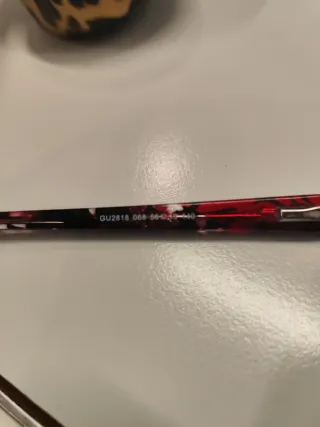 Gafas de sol Guess rojas y marrones