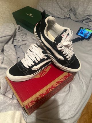 Zapatillas Vans Negras y Blancas. Solo estrenadas
