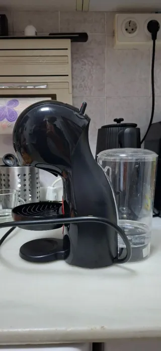 Cafetera Dolce Gusto Negra
