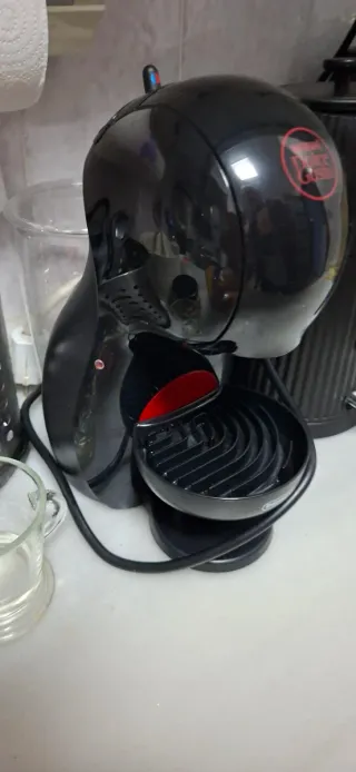 Cafetera Dolce Gusto Negra