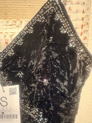 Vestido negro corto Stradivarius con pedrería Tall