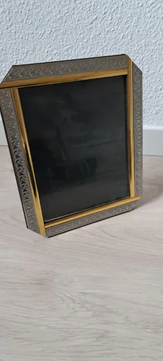 Marco de fotos antiguo plateado y dorado