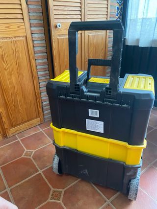 Caja de herramientas Stanley con ruedas