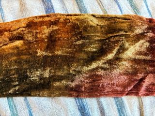 Bufanda Terciopelo en tonos ocre, y rojizos.