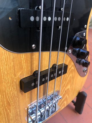 Bajo Fender Jazz Bass RI 75 Japan 1994