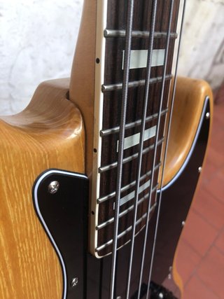 Bajo Fender Jazz Bass RI 75 Japan 1994