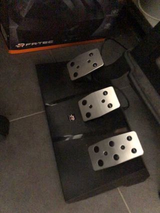 Volante FR-TEC Suzuka Wheel Elite 3, con embrague.