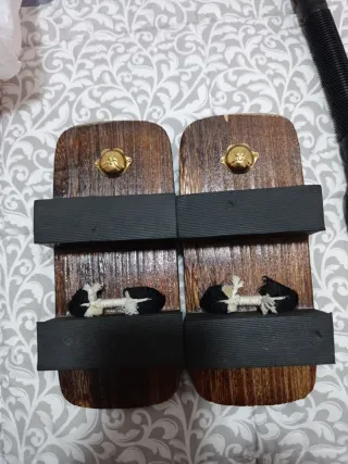 Sandalias japonesas de madera