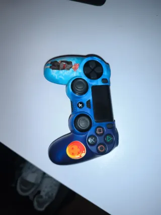 PS4 (PlayStation 4) Negra + Mando + Juego