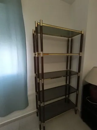 Estantería de cristal y madera