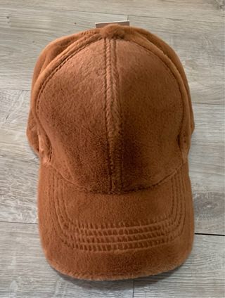 Gorra de terciopelo marrón