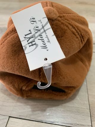 Gorra de terciopelo marrón