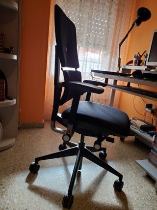 Silla de oficina Steelcase Please II negra