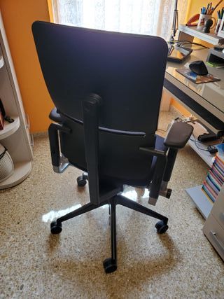 Silla de oficina Steelcase Please II negra