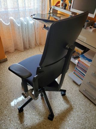 Silla de oficina Steelcase Please II negra